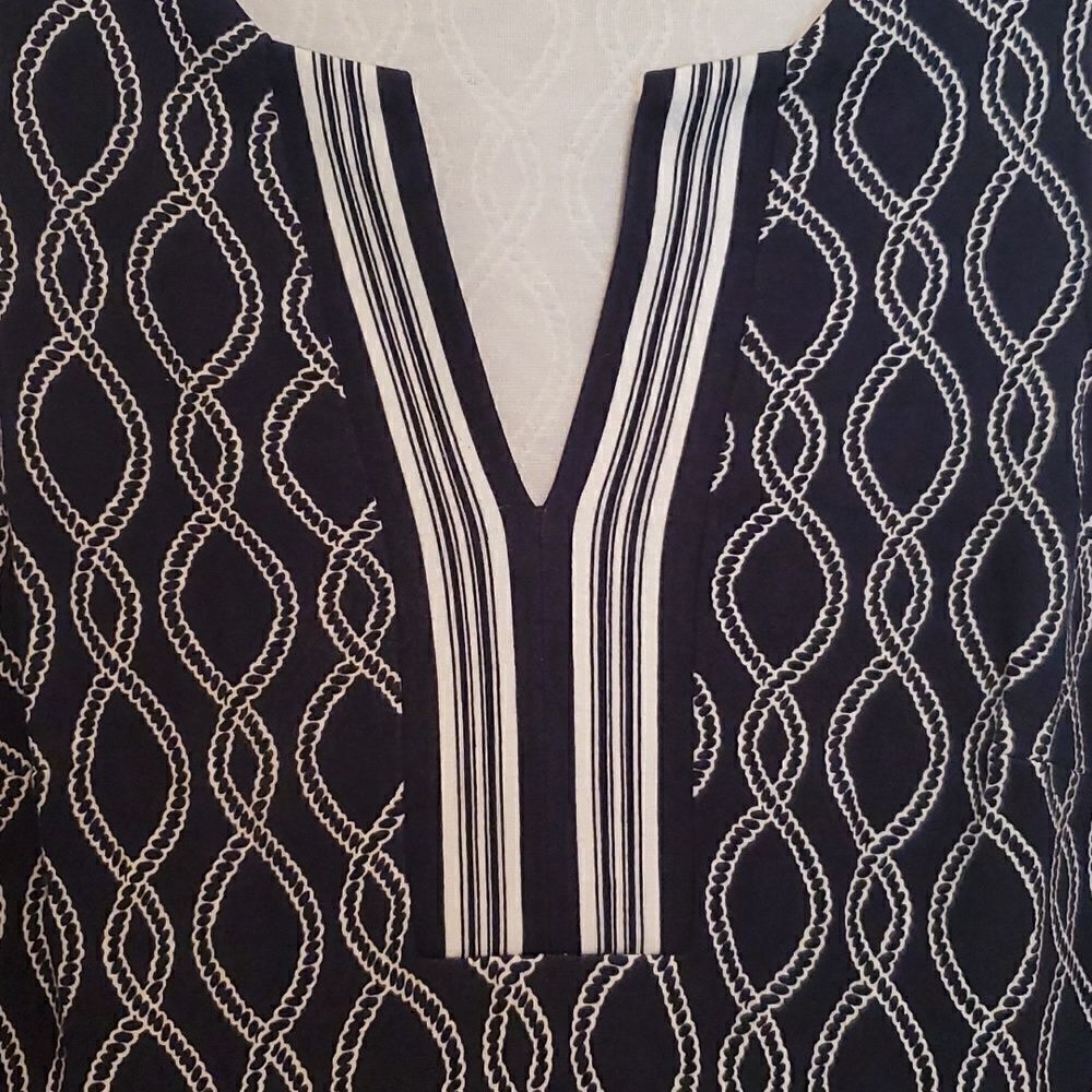 Crown & Ivy Women's Sleeveless Split Neck Printed Top Size Small - Picture 3 of 8